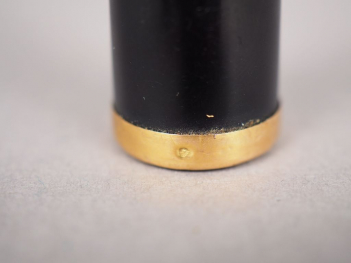 Fume-cigarette gainé d'or.  Poids tel. 8,34 g