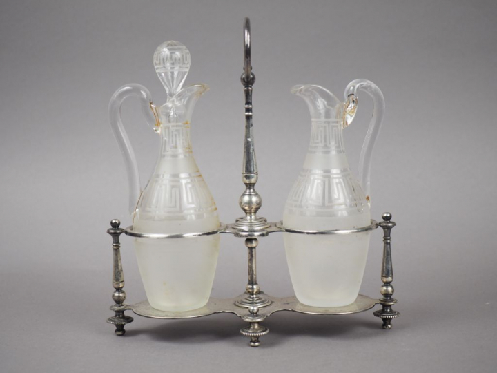 Monture d'huilier/vinaigrier de style Louis XVI en argent, poinçon Min