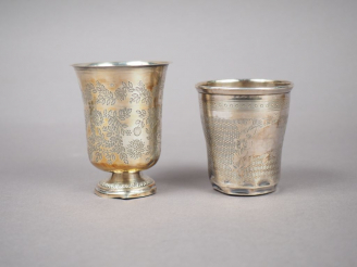 Vente aux enchères Lot de deux timbales en argent, poinçon Minerve.  Poids. 104 g (enfonc