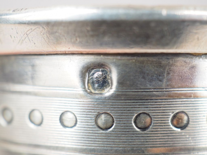 Lot de deux timbales en argent, poinçon Minerve.  Poids. 104 g (enfonc