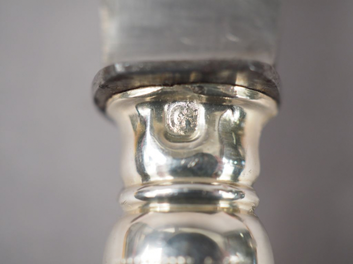 Nécessaire à douceurs de style Louis XVI en argent et argent fourré, p
