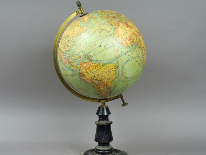 Globe terrestre XIXe, signé J. FORREST, piètement en bois noirci. H. :