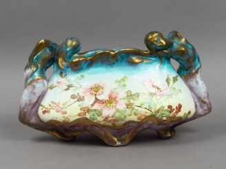 Vente aux enchères DELPHIN MASSIER à Vallauris. Jardinière en céramique polychrome à déco