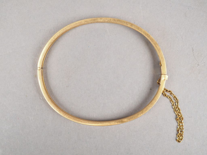 Bracelet jonc d'enfant en or jaune.  Poids. 4,96 g