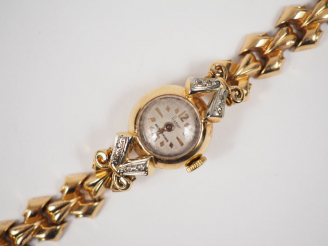 Vente aux enchères FLAMOR. Montre de dame, boitier et bracelet or, ornée de petits diaman