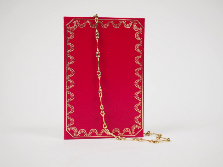 CARTIER.  Collier deux tons d’or.  Signé. Numéroté 596270. Long. 45,5 