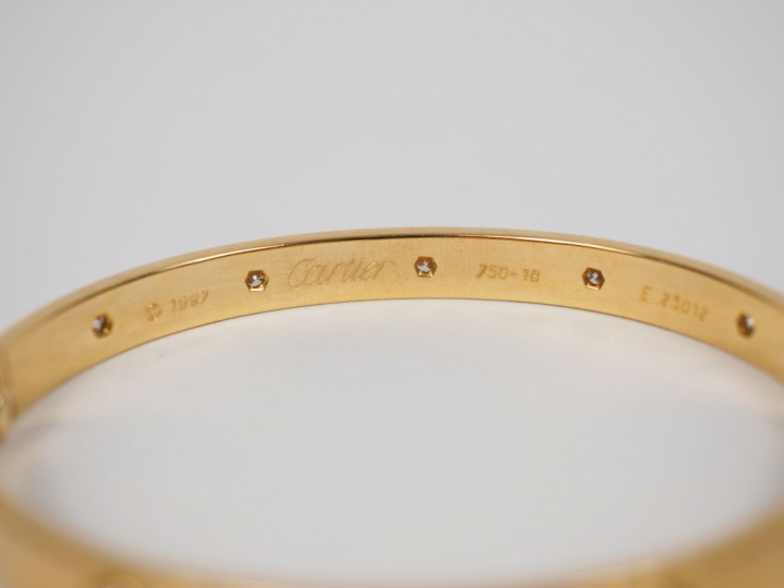 CARTIER.  Bracelet, modèle "Love" en or jaune et dix diamants.  Signé.