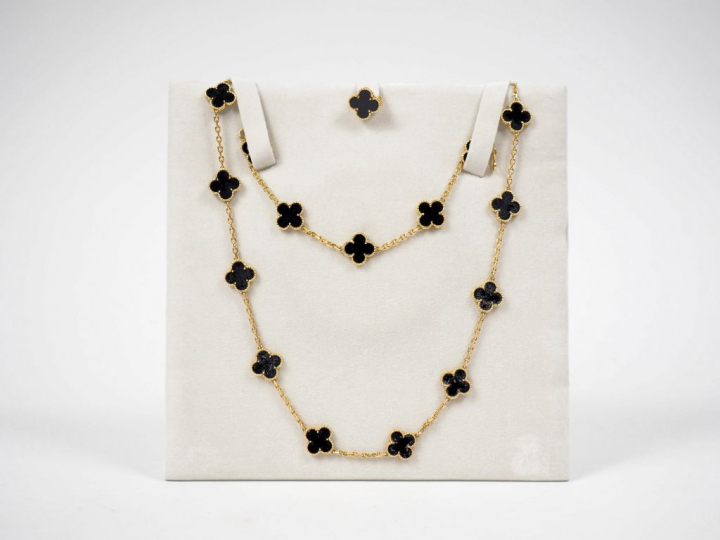 	VAN CLEEF   ARPELS.  Parure Alhambra en or jaune et onyx à décor de t