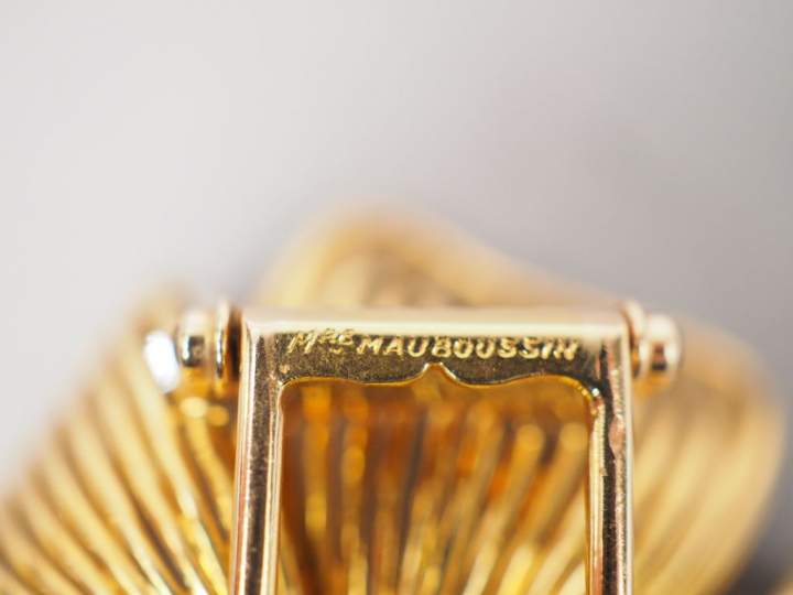 MAUBOUSSIN.  Broche transformable en or jaune, platine et diamants en 
