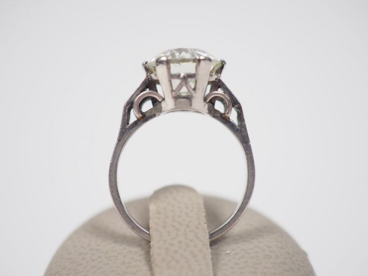 Bague solitaire Art déco en platine, sertie d’un diamant taille ancien