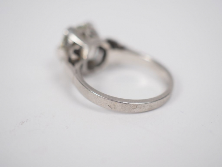 Bague solitaire Art déco en platine, sertie d’un diamant taille ancien
