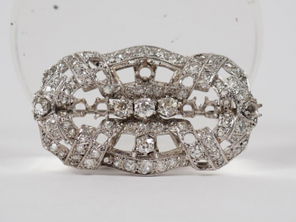 Vente aux enchères Broche Art déco en platine ornée de diamants.  Poids tel. 26,41 g (trè