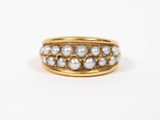 Vente aux enchères Bague jonc en or jaune, à décor de deux rangs de perles. TDD. 50 Poids