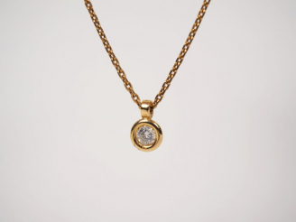 Vente aux enchères Pendentif or jaune et diamant avec chaine en or jaune. Poids tel. 7,78