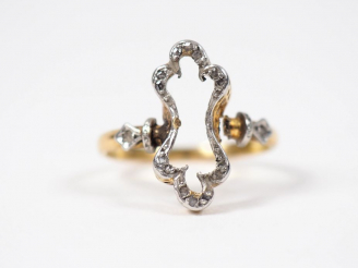 Vente aux enchères Bague en or jaune et éclats de diamants.  TDD. 52 Poids. 2,29 g (manqu