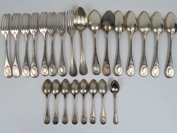 Partie de ménagère en argent de style Louis XVI , poinçon Minerve, mod