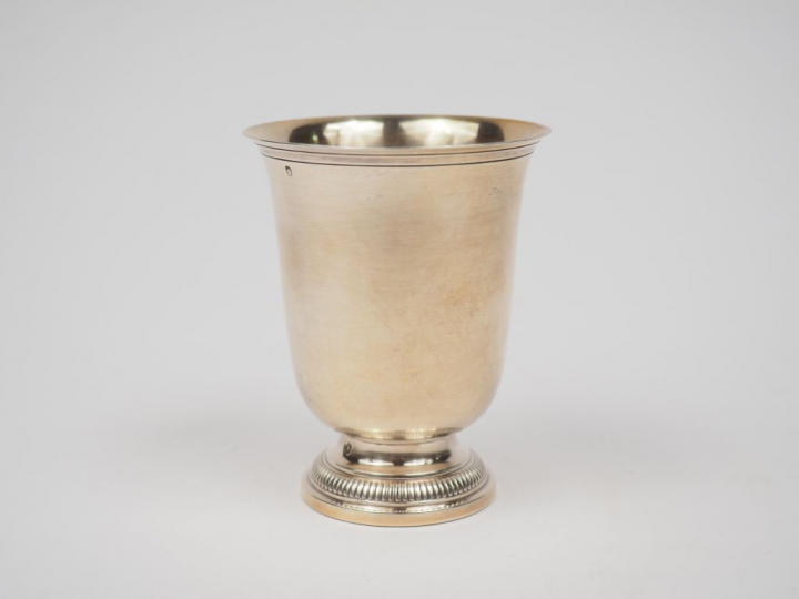 Timbale de forme tulipe en argent, poinçon Minerve, à décor de godrons