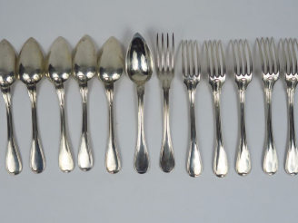 Vente aux enchères Suite de six couverts à entremets en argent, poinçon Minerve, modèle à