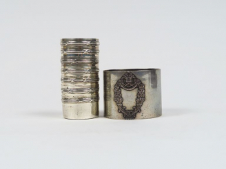 Vente aux enchères Suite de sept montures de verres à liqueur en argent, poinçon Minerve,