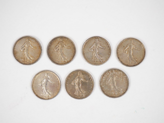 Vente aux enchères Sept pièces de 5 Francs en argent, 1960, 1961 (4), 1962, 1965. Poids. 
