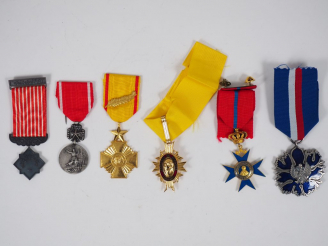 Vente aux enchères Ensemble de 33 médailles dont :  - la médaille du sauvetage thailandai