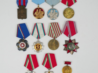 Vente aux enchères Ensemble de 33 médailles dont : - une médaille de la paix brésilienne 