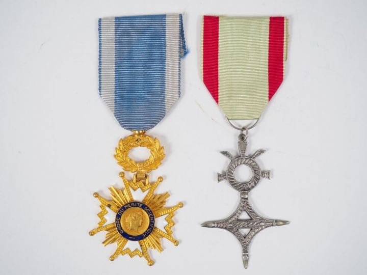 Lot d'environ 88 médailles dévolus au thème des médailles associatives