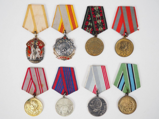Vente aux enchères Ensemble de 56 décorations dont diverses décorations soviétiques dont 