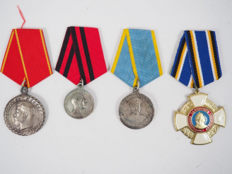 Vente aux enchères Décorations diverses dont refrappe d'une médaille des blessés de la po
