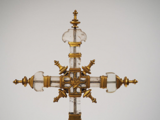 Vente aux enchères Crucifix Louis XIV en bronze et cristal. H. : 60 cm. (accidents)