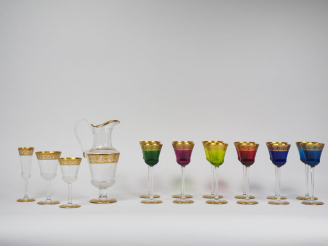 Vente aux enchères SAINT LOUIS. Service de verres en cristal modèle "Thistle" comprenant 