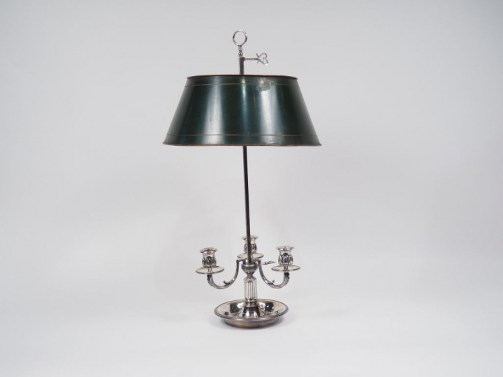 Lampe bouillotte de style Louis XVI en bronze argenté et tôle verte, é