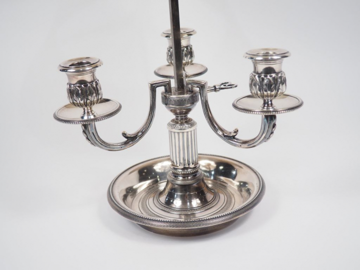 Lampe bouillotte de style Louis XVI en bronze argenté et tôle verte, é