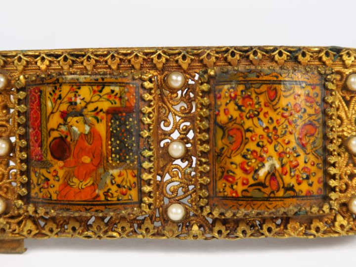 Monture de sac persan XIXème en métal doré et plaques en carton peint 