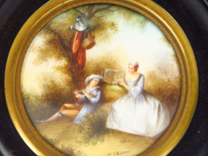 Deux miniatures sur ivoire dans le goût du XVIIIème  "Scènes galantes"