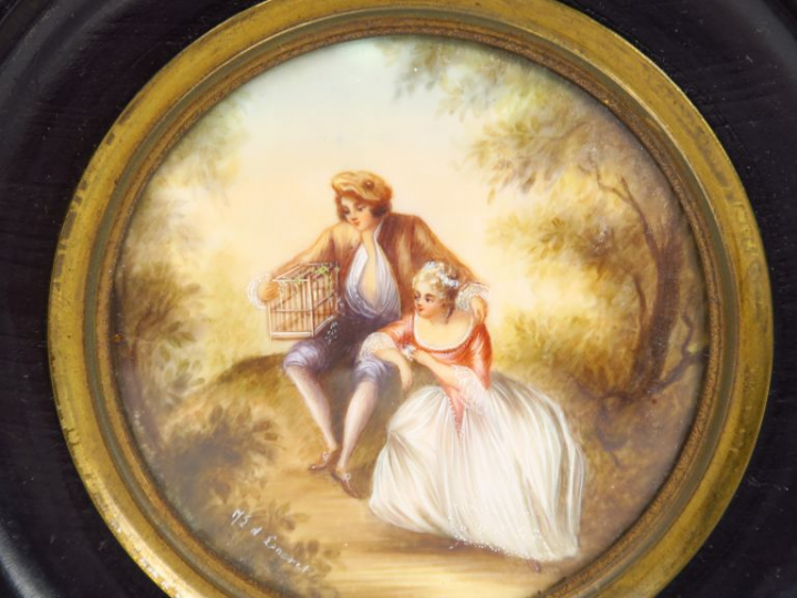 Deux miniatures sur ivoire dans le goût du XVIIIème  "Scènes galantes"