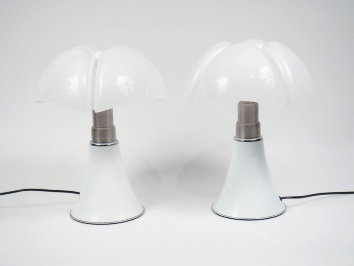 Gae Aulenti - Martinelli Luce éditeur.  Paire de lampes Mini Pipistrel
