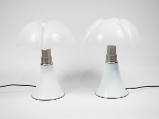 Vente aux enchères Gae Aulenti - Martinelli Luce éditeur.  Paire de lampes Mini Pipistrel