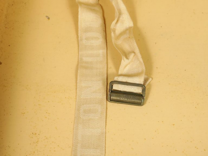 Louis VUITTON. Valise en cuir. Dim. : 47 x 71 x 18 cm. (manque la poig