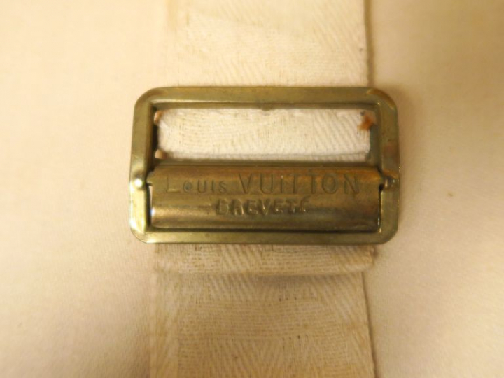 Louis VUITTON. Valise souple en cuir. Dim. : 36,5 x 49 x 12 cm. (Usure