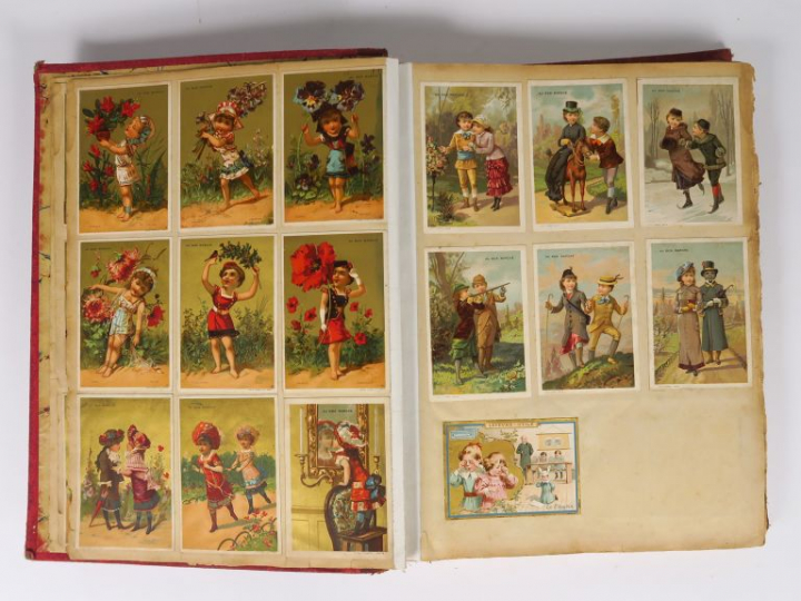 Album contenant des images publicitaires.