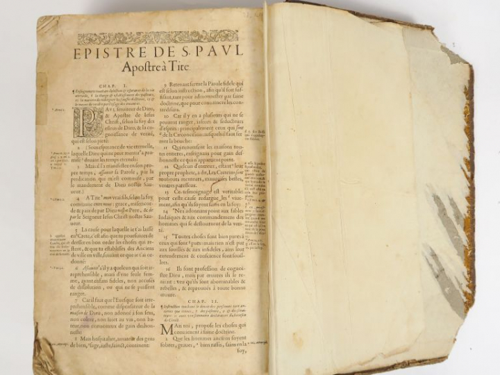 Bible XVIème (incomplète de sa page de titre, reliure fort usagée).