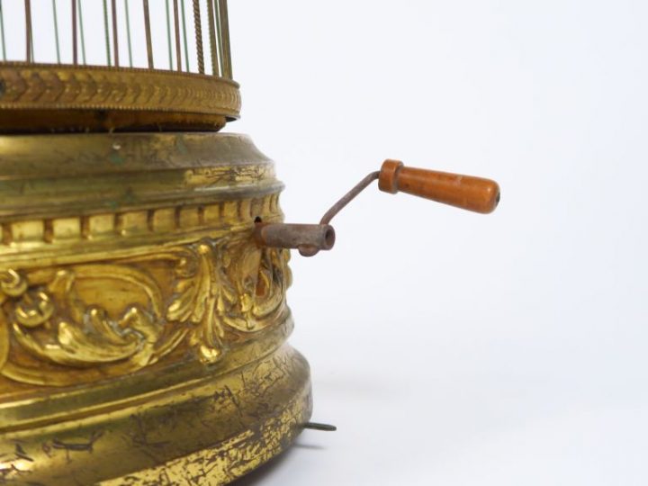 Cage à oiseaux automates. H. : 53 cm. (mauvais état)