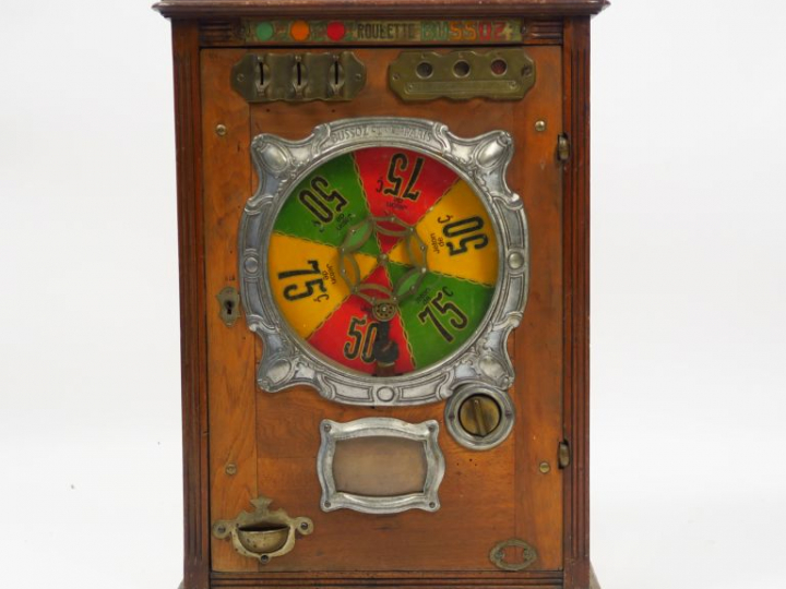 Machine à sous "Roulette Bussoz". Dim. 67 x 21 x 49 cm.