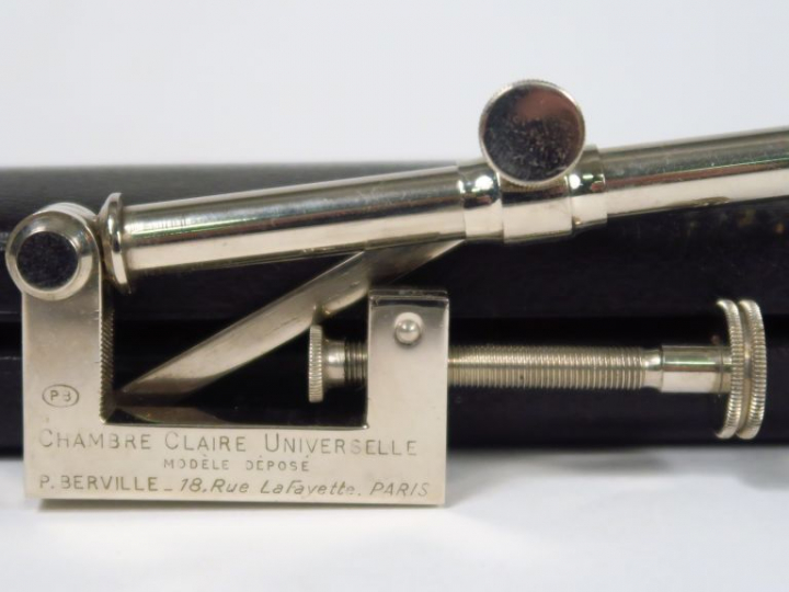 P. BERVILLE. Appareil chambre claire universelle dans son coffret.
