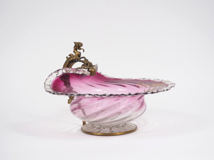 Coupe Napoléon III en cristal et émail doré, monture en bronze. H. : 2