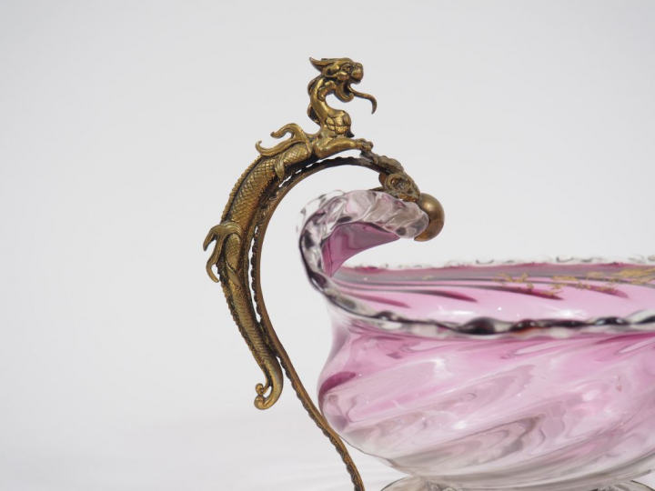 Coupe Napoléon III en cristal et émail doré, monture en bronze. H. : 2