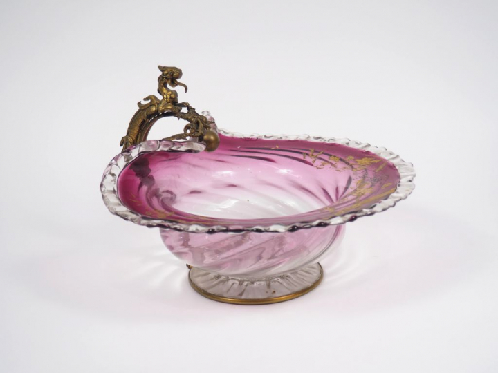Coupe Napoléon III en cristal et émail doré, monture en bronze. H. : 2