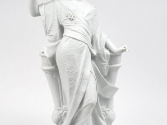 Vente aux enchères Ch. MASSÉ. "Elégante japonaise". Grand sujet en biscuit de Sèvres, Sig