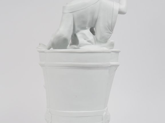 Ch. MASSÉ. "Elégante japonaise". Grand sujet en biscuit de Sèvres, Sig